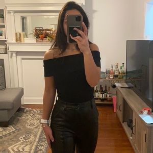 EUC Off the Shoulder Crop Top